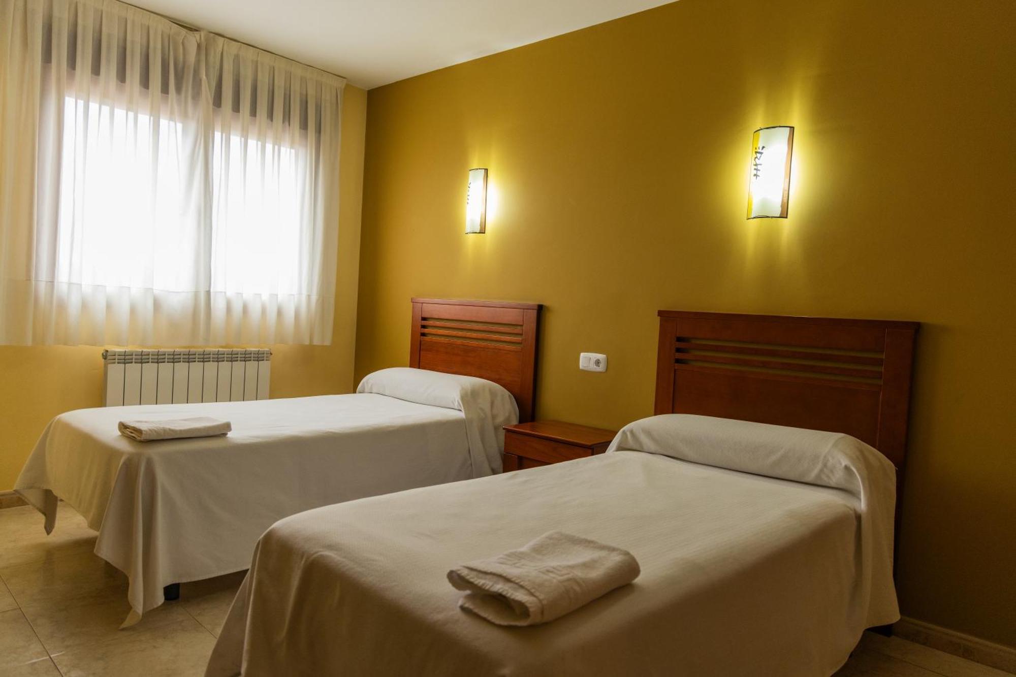Hostal La Maravillosa Valderas  Exteriör bild