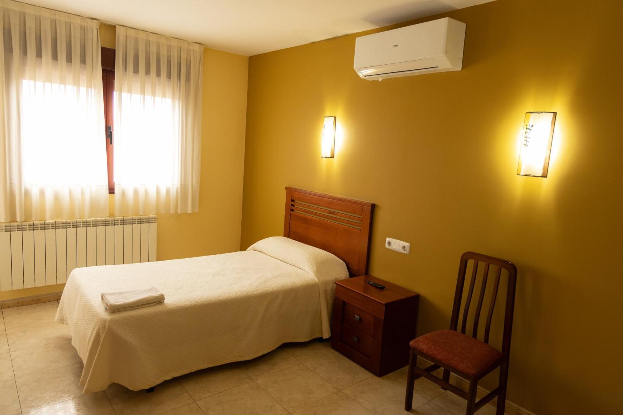 Hostal La Maravillosa Valderas  Exteriör bild