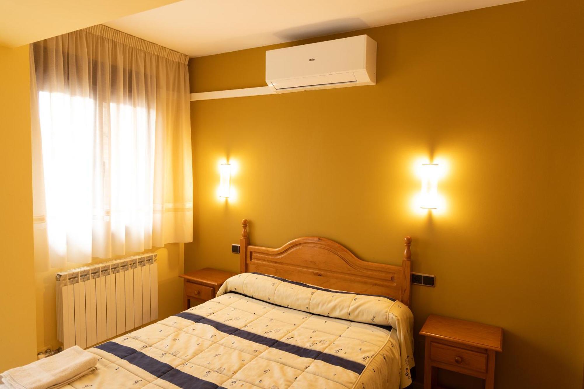Hostal La Maravillosa Valderas  Exteriör bild