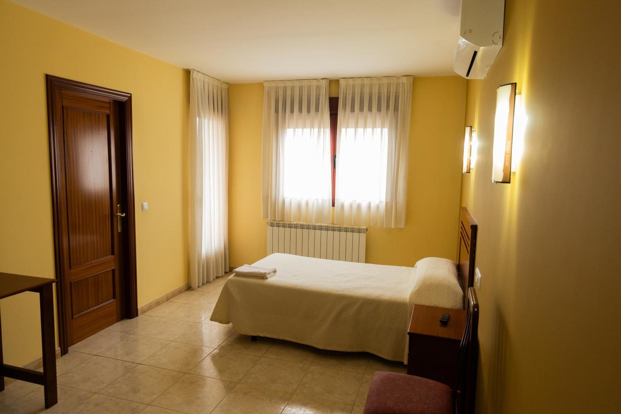 Hostal La Maravillosa Valderas  Exteriör bild