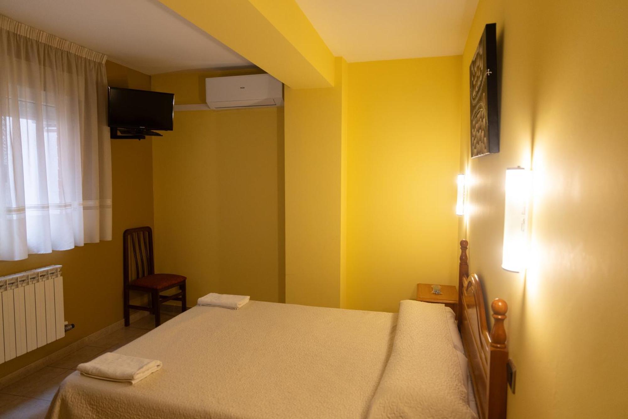 Hostal La Maravillosa Valderas  Exteriör bild