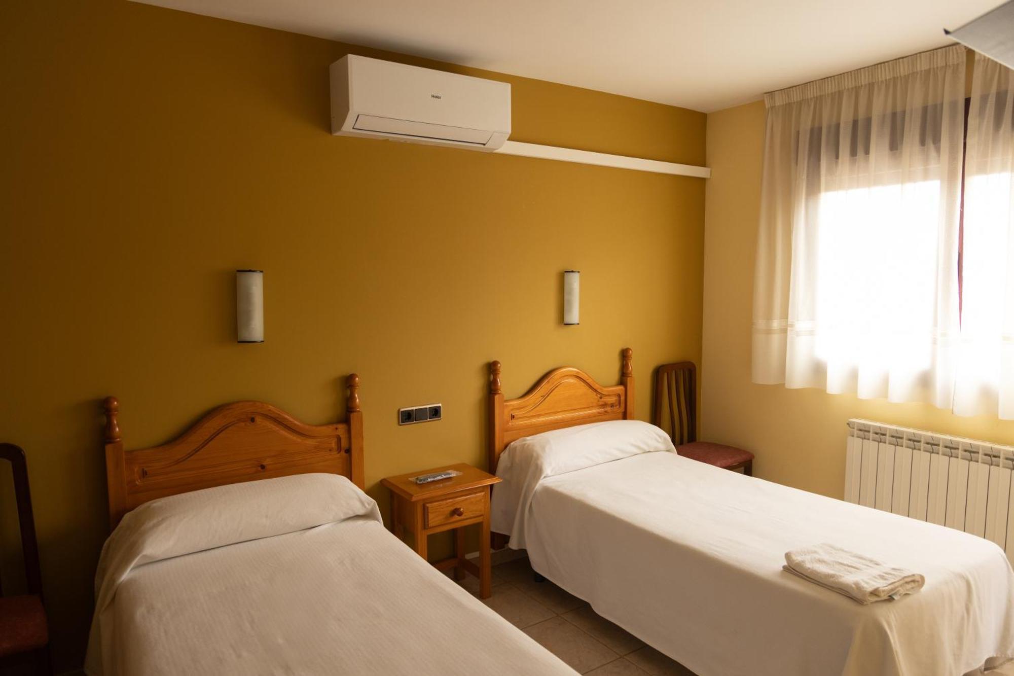 Hostal La Maravillosa Valderas  Exteriör bild