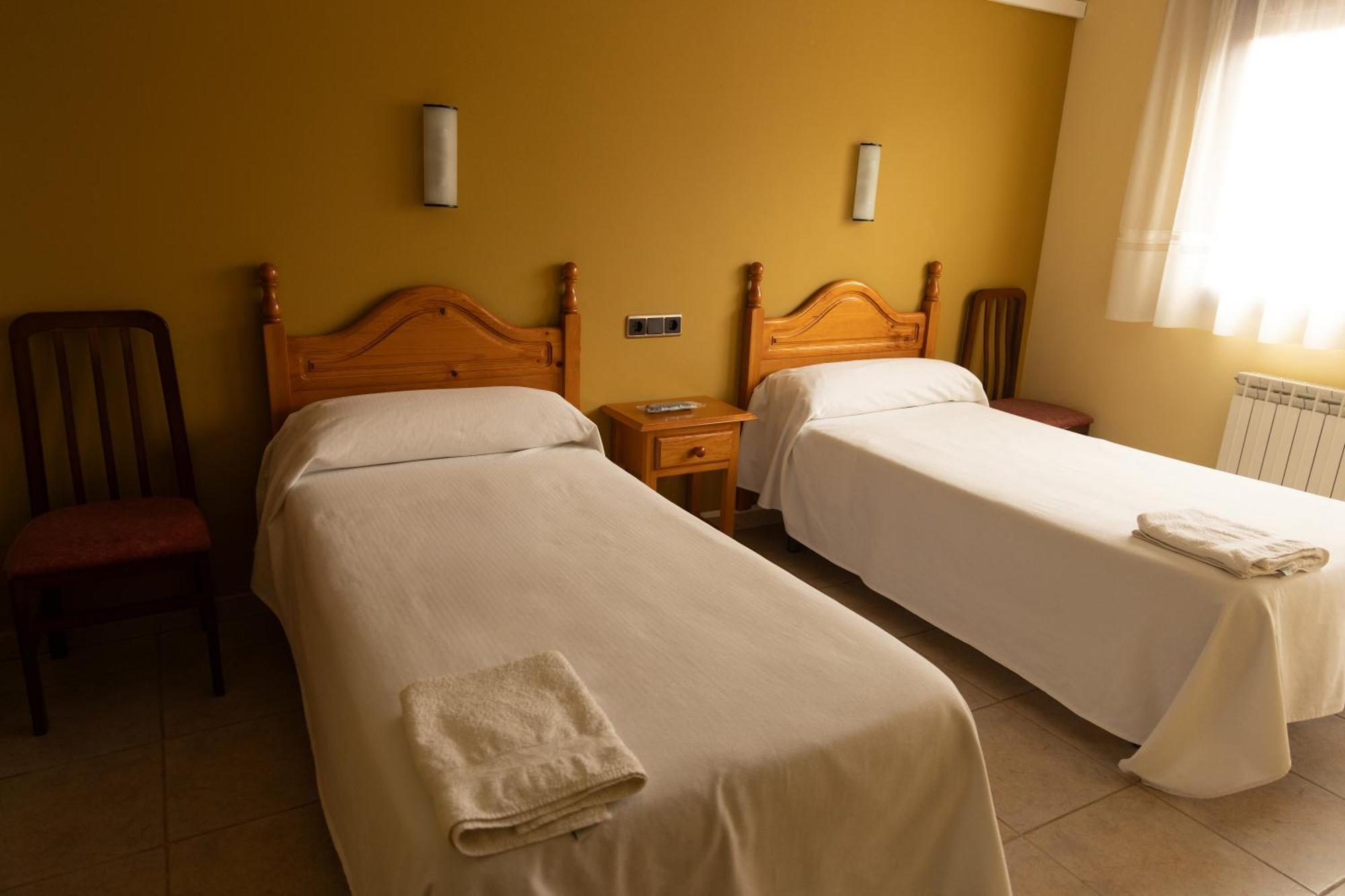 Hostal La Maravillosa Valderas  Exteriör bild