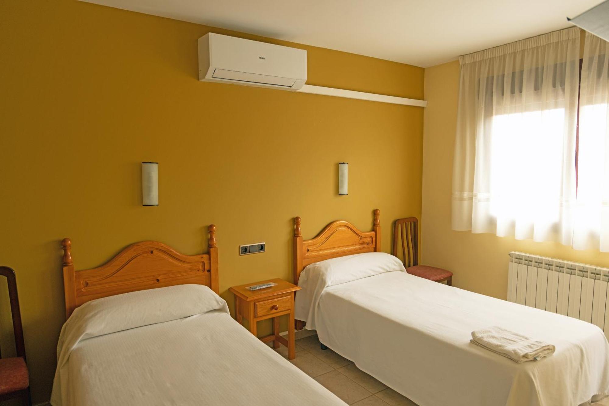 Hostal La Maravillosa Valderas  Exteriör bild