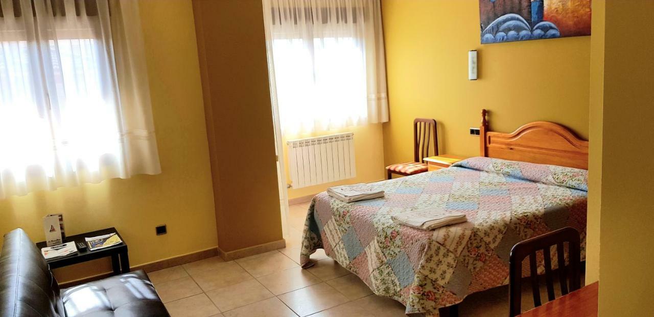 Hostal La Maravillosa Valderas  Exteriör bild