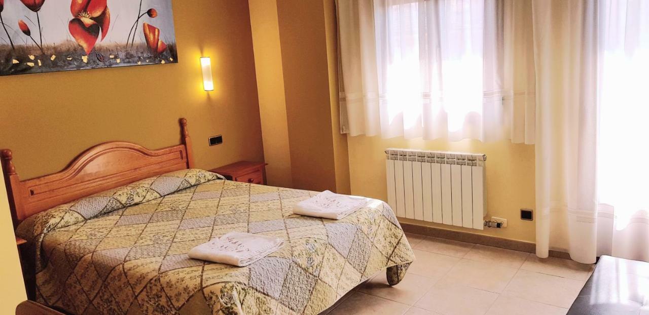 Hostal La Maravillosa Valderas  Exteriör bild
